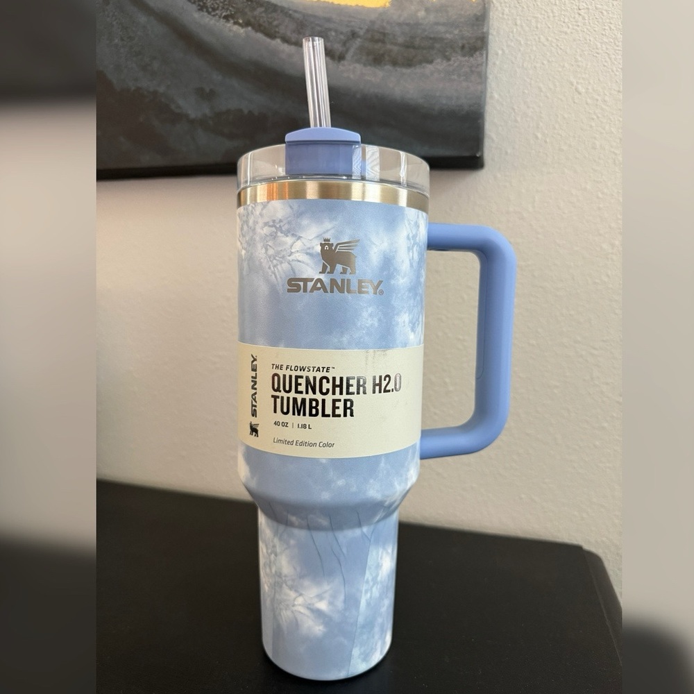 BNWT Ocean Tie Dye Limited Edition Stanley 40oz Adventure Quencher 2.0